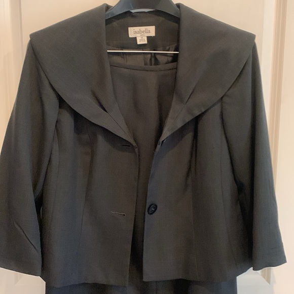 Women’s Dress Suit - Picture 2 of 8